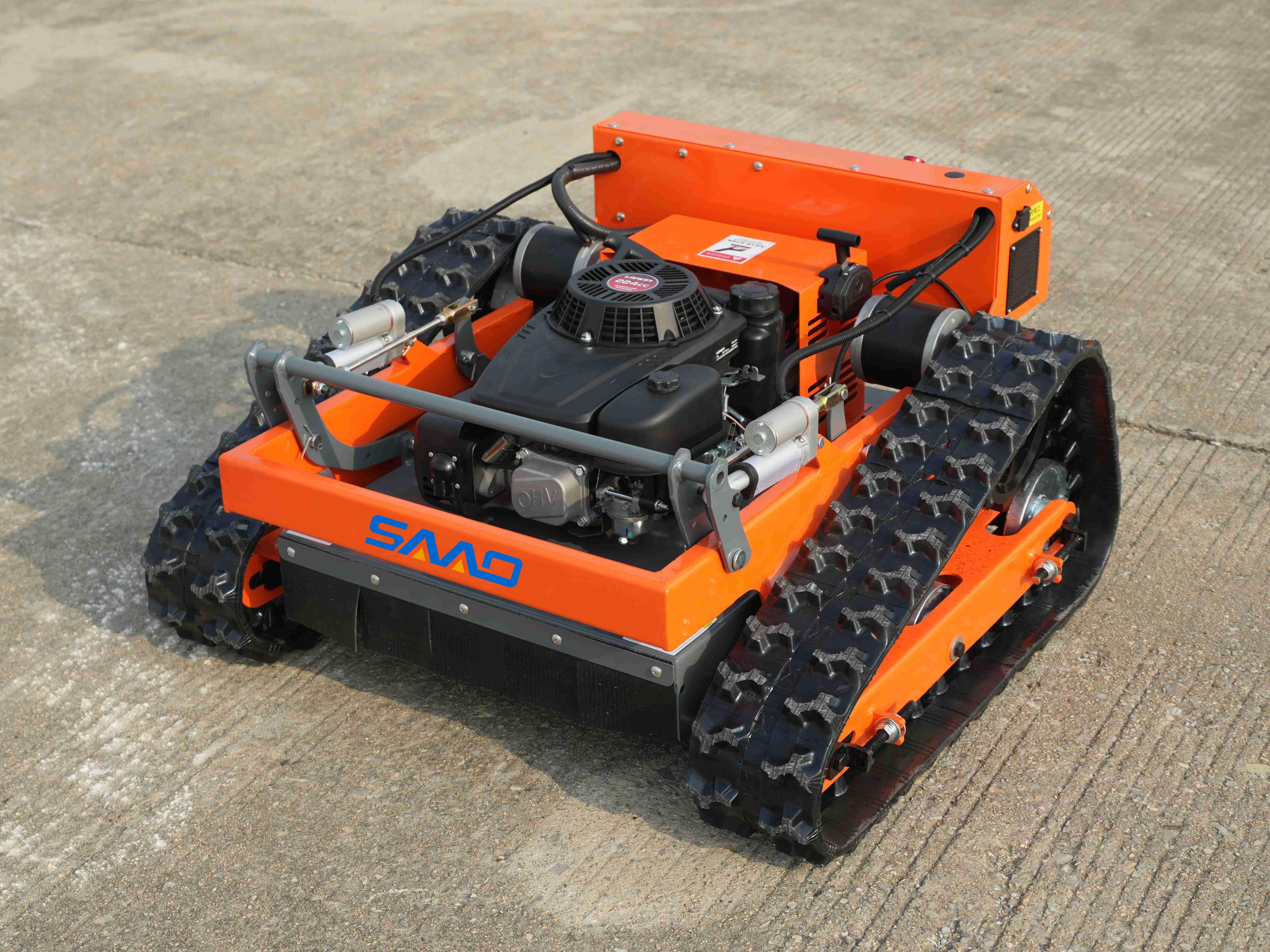 [Model] Tracked Remote-Controlled Mower for Slopes and Rough Terrain